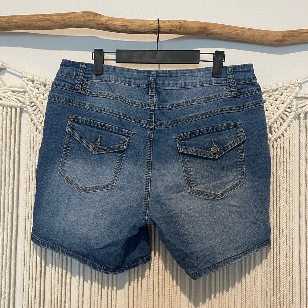 Denim High-Waisted Stretchy Summer Jean Shorts Sz 14 - Picture 2 of 6